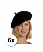 Zwarte franse baretten